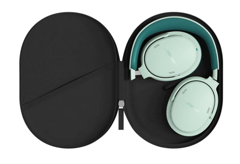 El QuietComfort 2ª Gen se entrega con funda blanda e incluye cable USB-C para audio con pérdidas.
