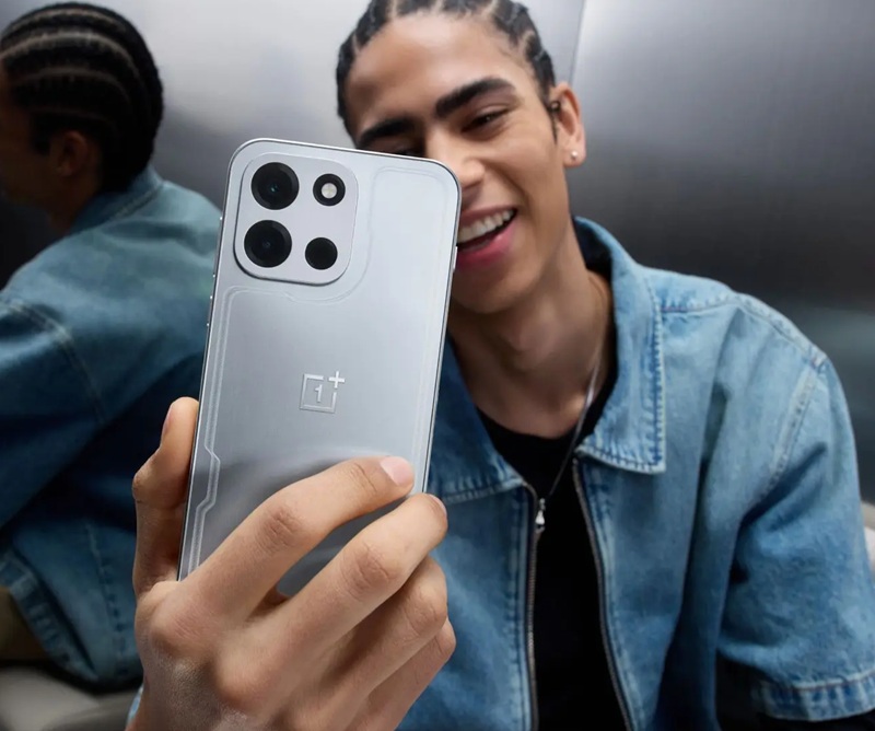 OnePlus Nord 6 in Silver