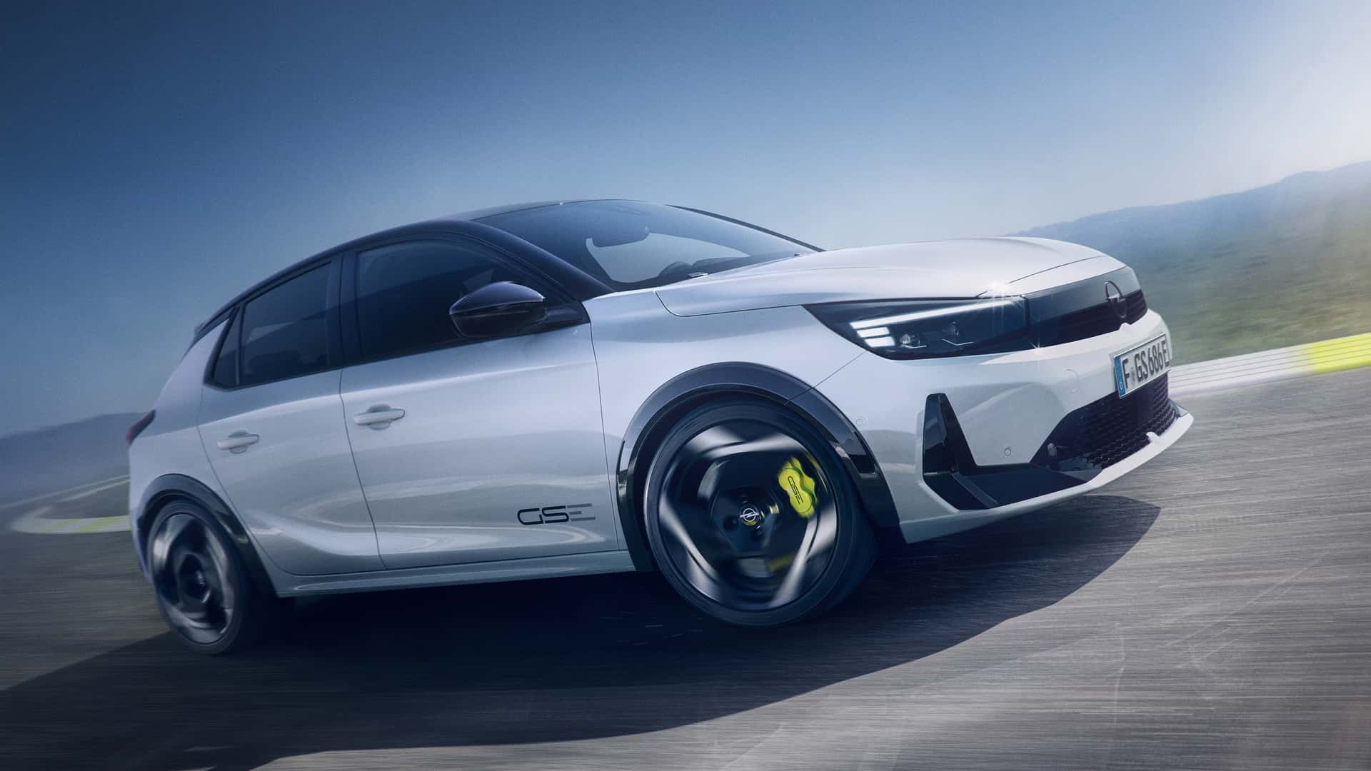 Новый Opel Corsa GSE 2026 сбоку