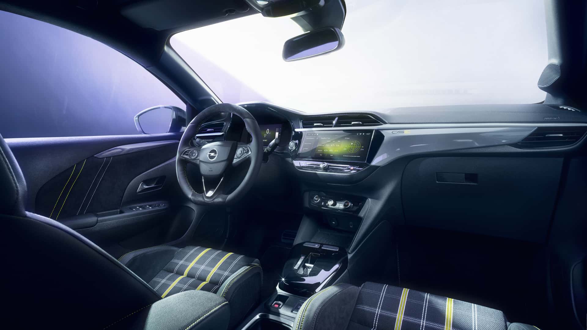 Интерьер нового Opel Corsa GSE 2026 с алькантарами