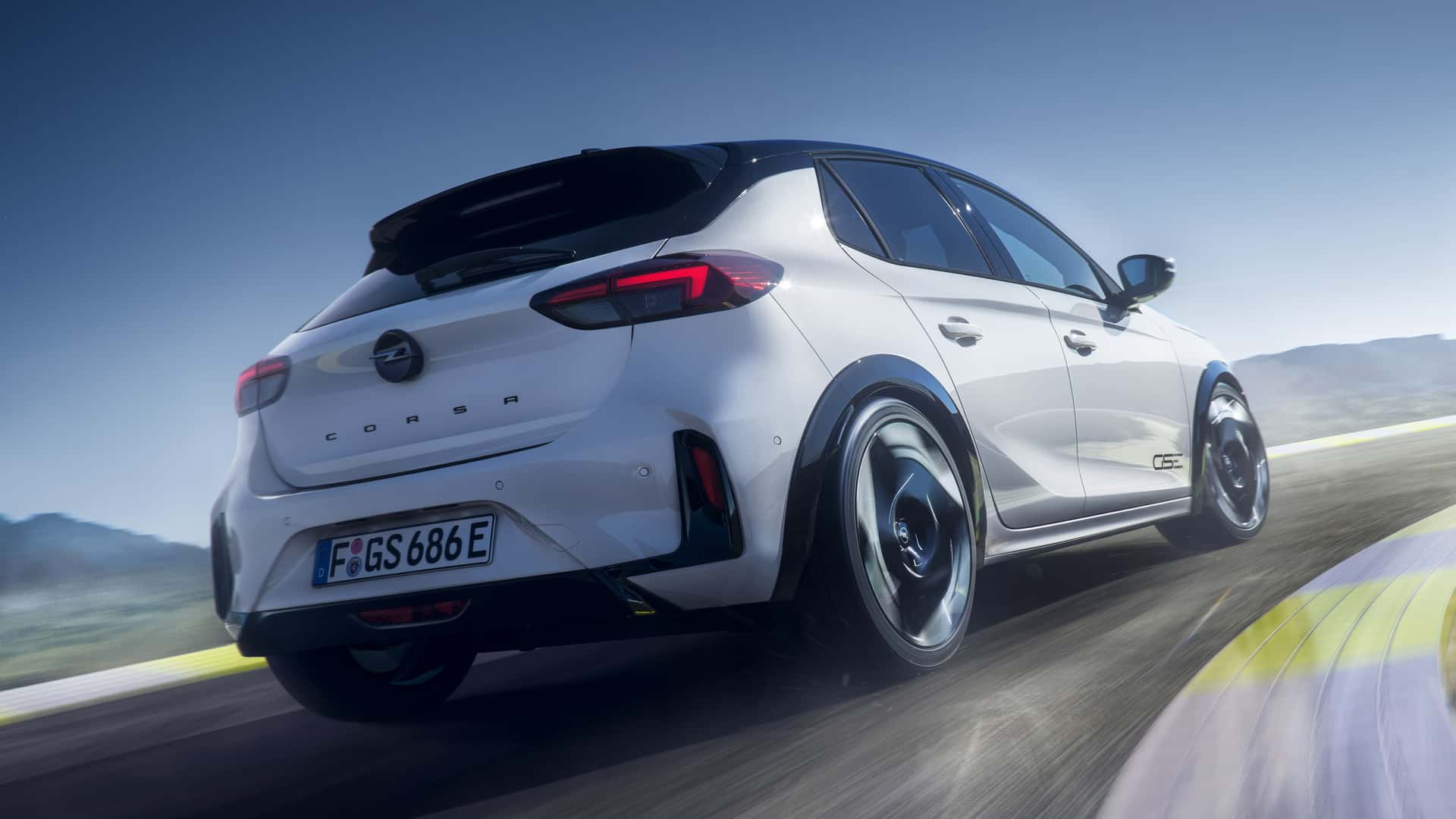Новый Opel Corsa GSE 2026 вид сзади