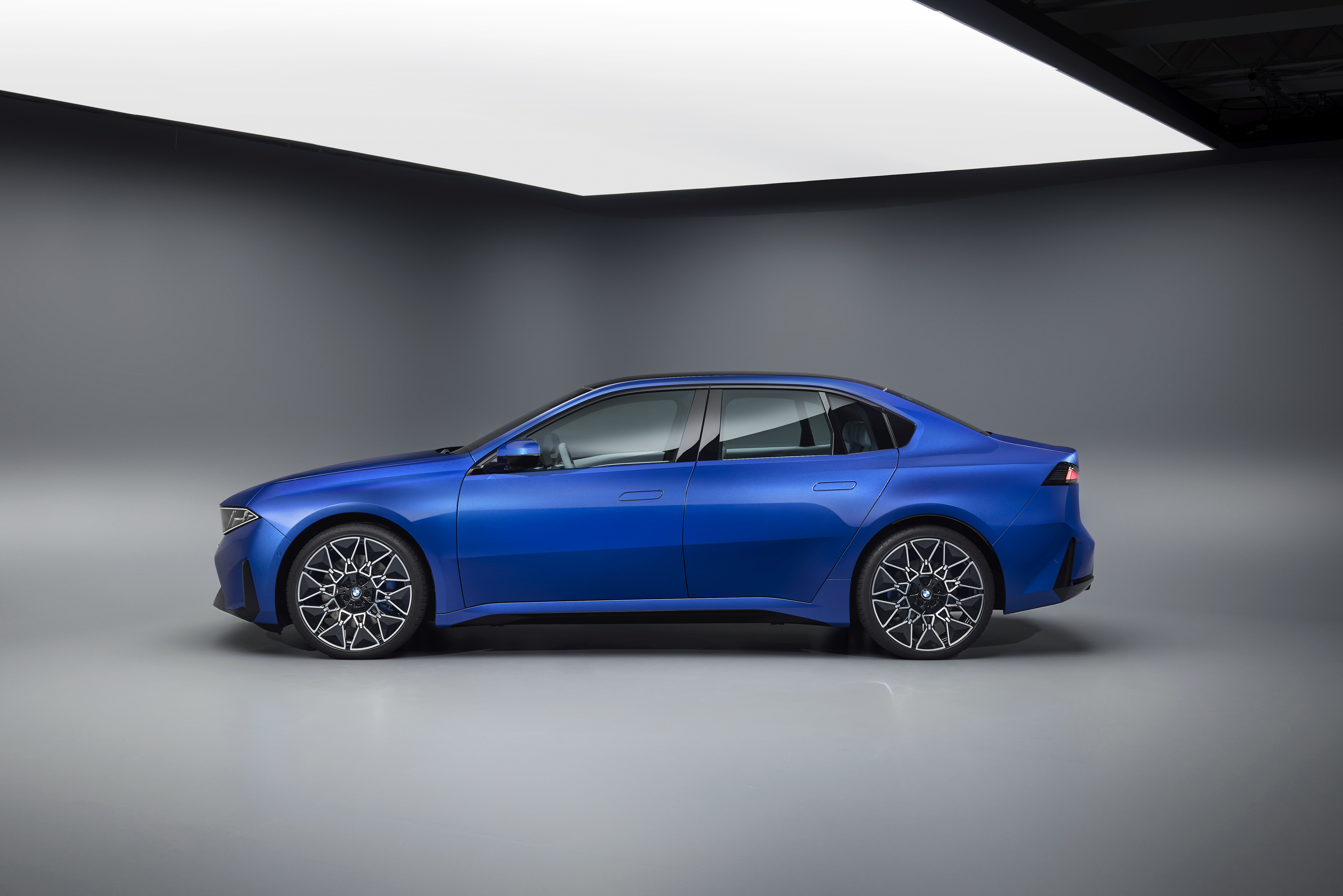 Новый BMW i3 задняя часть