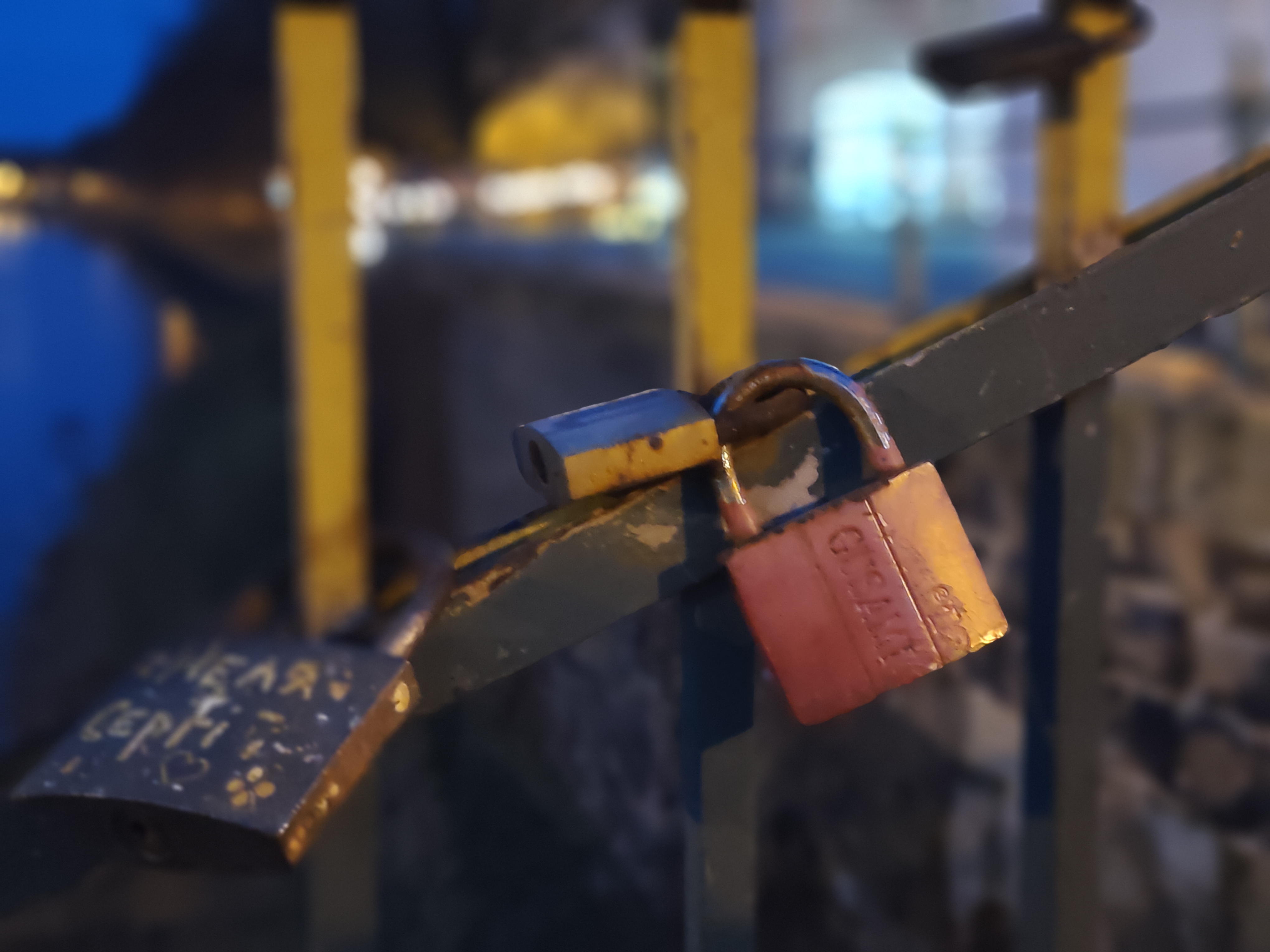 Эффект автоматического размытия фона на портрете