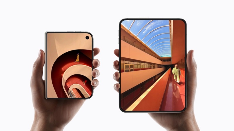 iPhone Duo в складеному та розгорнутому вигляді