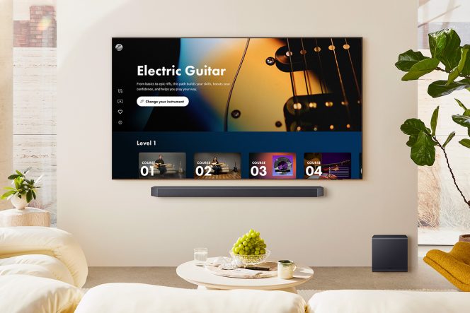 Телевізор Samsung з інтерфейсом Fender Play на екрані