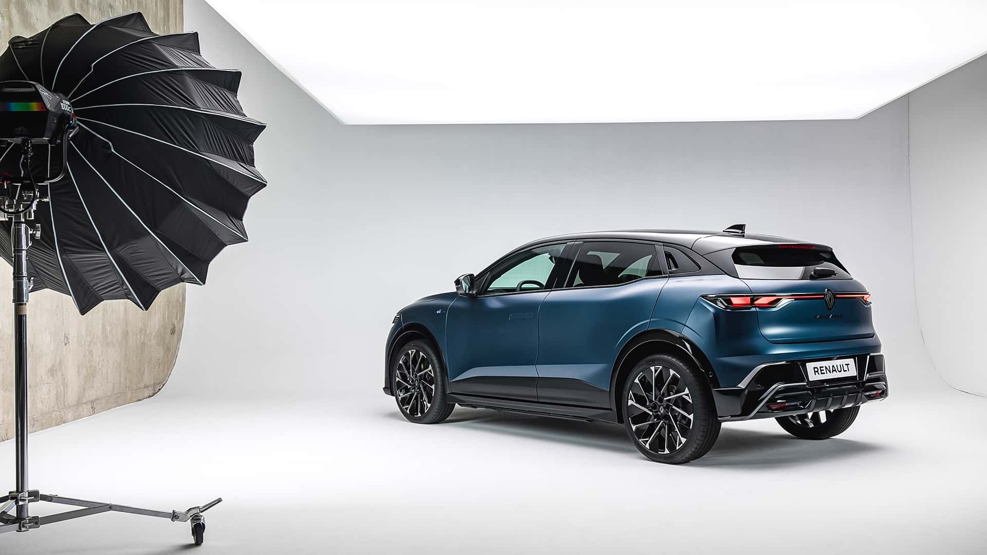 Renault Megane E-Tech Electric новая оптика