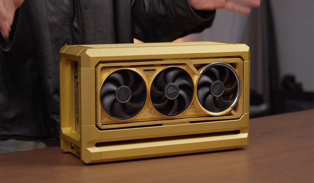 Фотография RTX 5090 ROG Astral Real Gold Edition 1