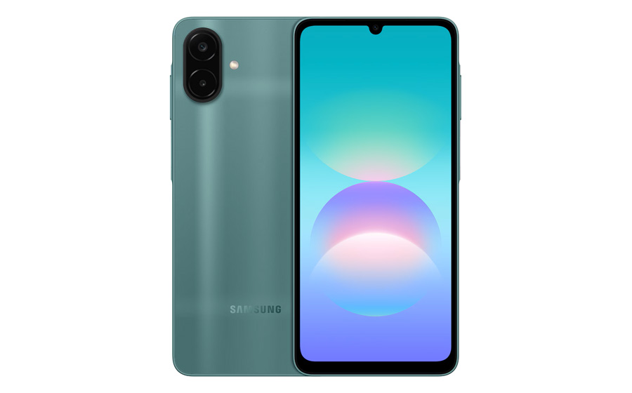 Samsung Galaxy A08 в руке