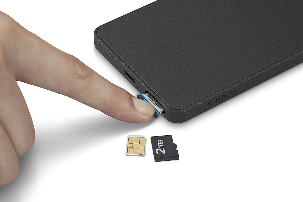 Sony Xperia 1 VIII microSD slot