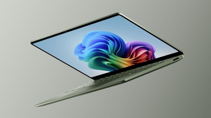 Le Surface Laptop 8e génération : le coloris Jade est exclusif au modèle 13,8".