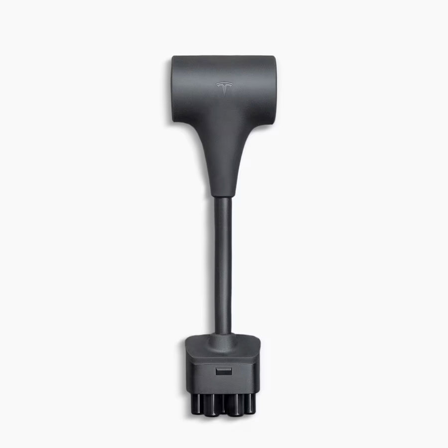 Tesla Outlet Adapter V2L на автомобиле Tesla