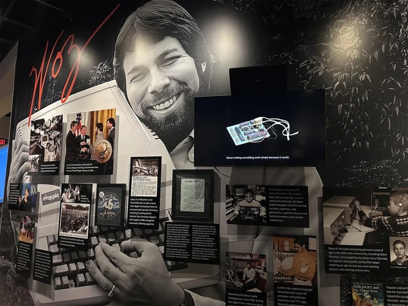 Экспонаты выставки Apple в Mimms Museum of Technology and Art