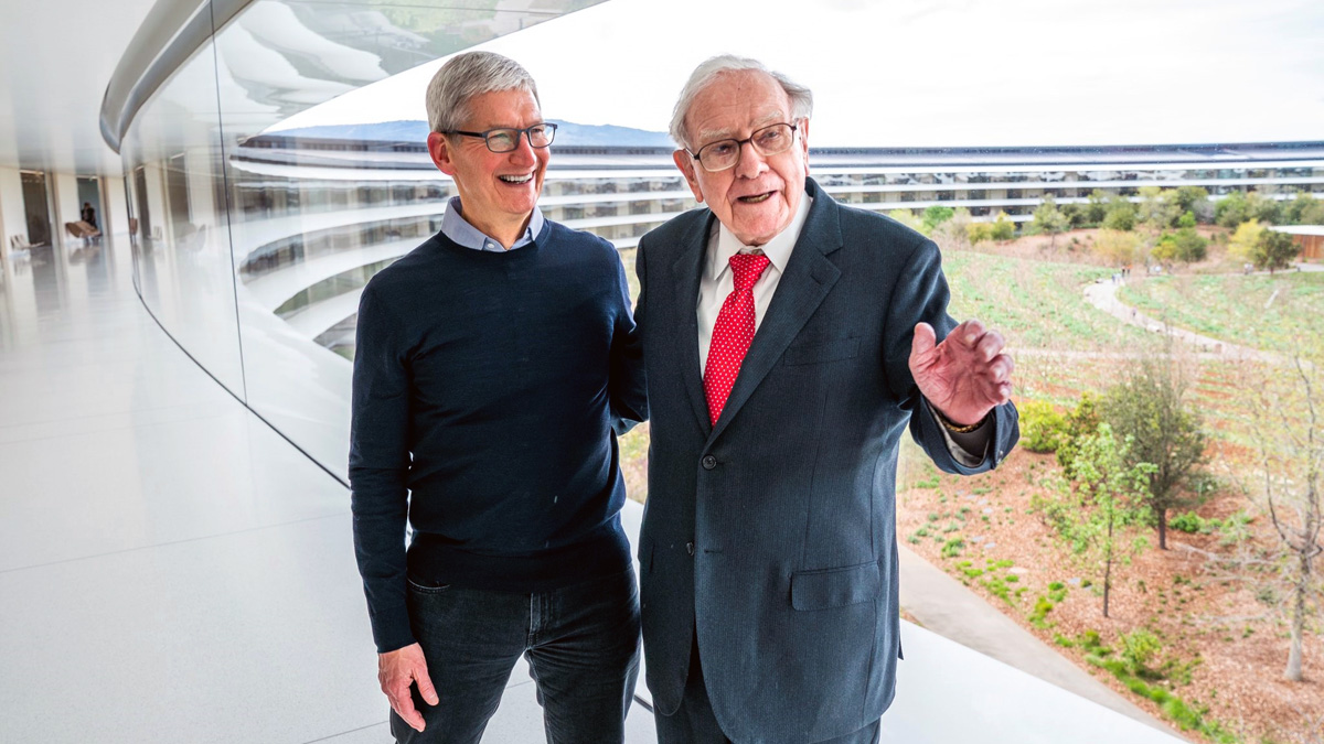 Tim Cook et Warren Buffett lors d'un événement