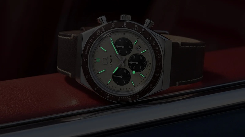 Timex Q Chronograph часы вид спереди
