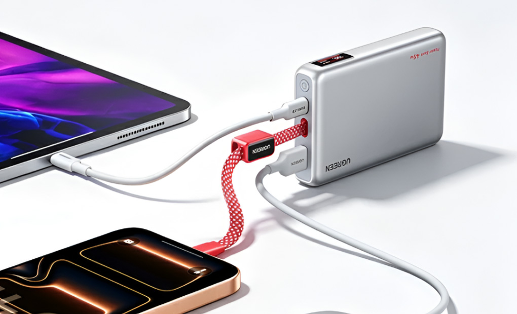 Ugreen PB541 power bank with color display. Illustration: Ugreen