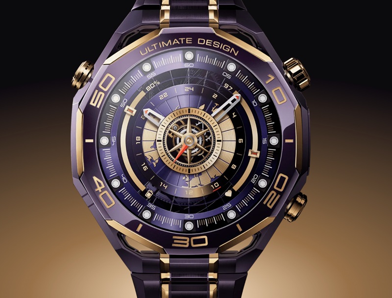 Huawei Watch Ultimate Design Royal Gold на фоні упаковки