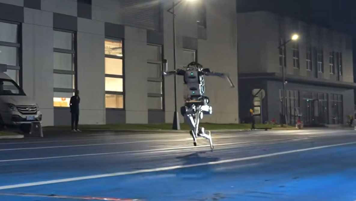Присвоенье роботу 이름 Superman от Unitree Robotics