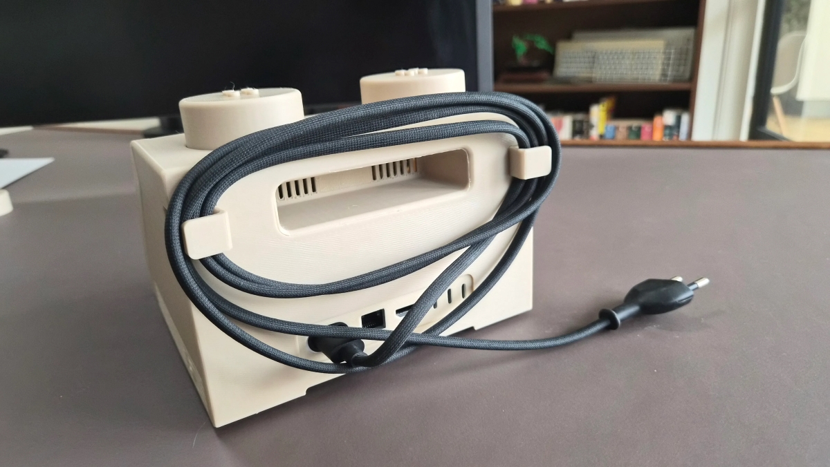 Передний вид M2x2 корпуса