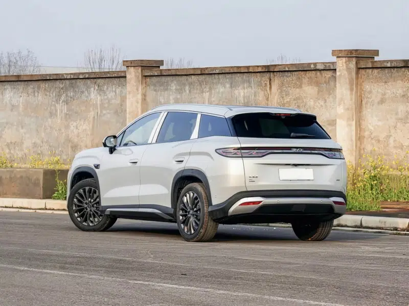 BYD Song Ultra EV серийная версия вид спереди