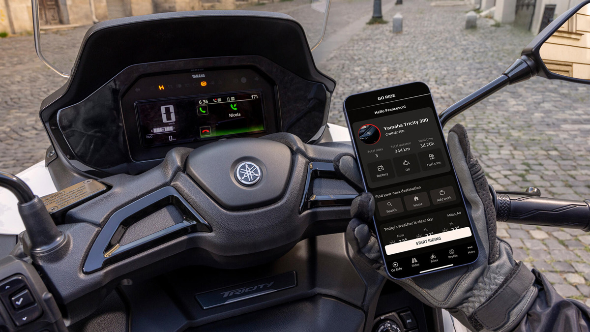 Yamaha Tricity 300 під різними кутами